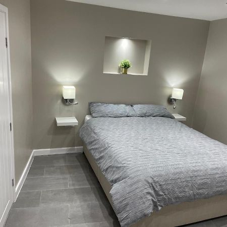 One Bedroom Apartment Goodmayes エクステリア 写真