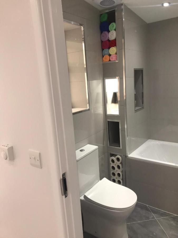 One Bedroom Apartment Goodmayes エクステリア 写真