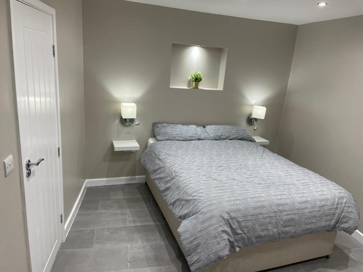 One Bedroom Apartment Goodmayes エクステリア 写真