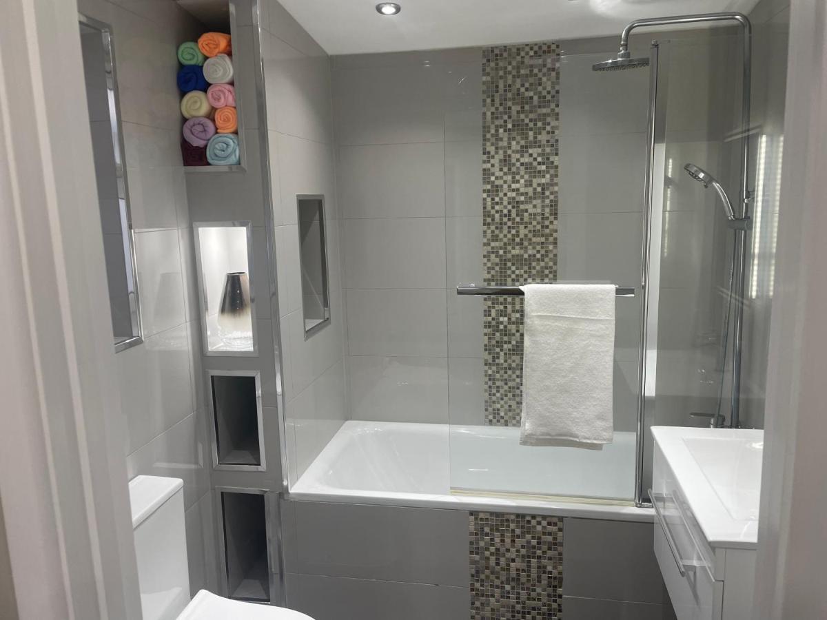 One Bedroom Apartment Goodmayes エクステリア 写真