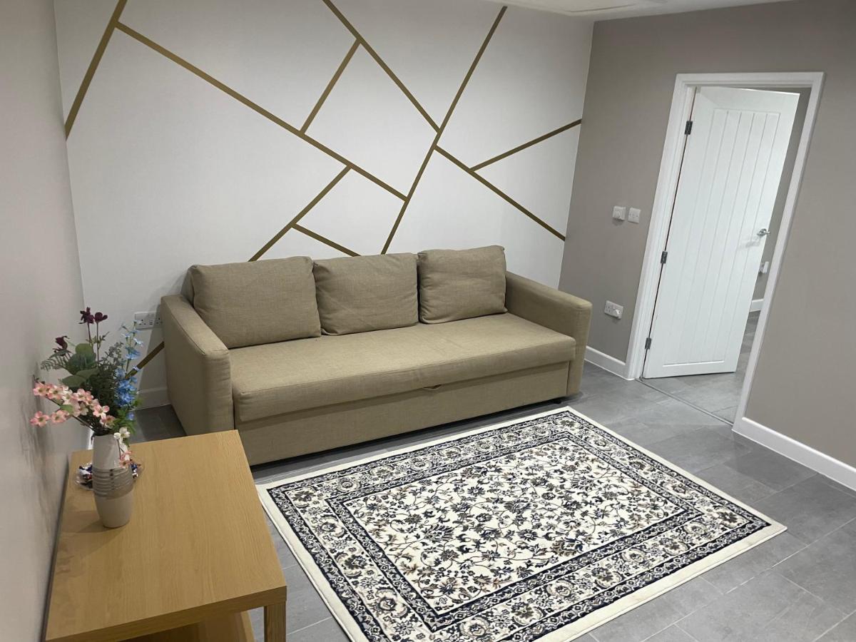 One Bedroom Apartment Goodmayes エクステリア 写真