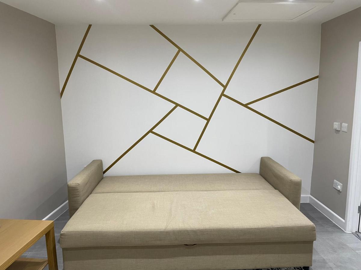 One Bedroom Apartment Goodmayes エクステリア 写真