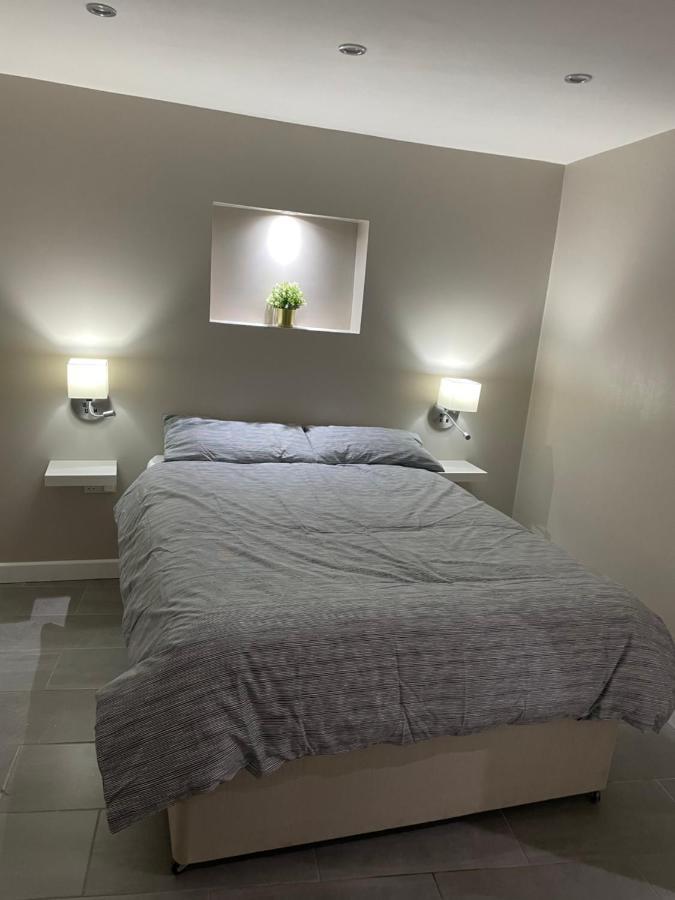 One Bedroom Apartment Goodmayes エクステリア 写真